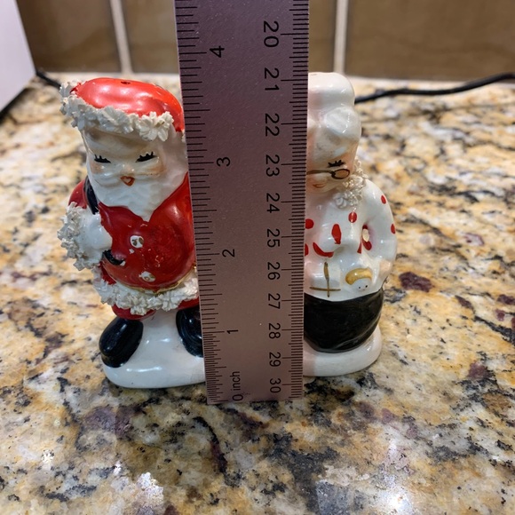 VTG 1950’s Napco Mr and Mrs Clause spaghetti trim salt and pepper shaker set - Picture 8 of 9